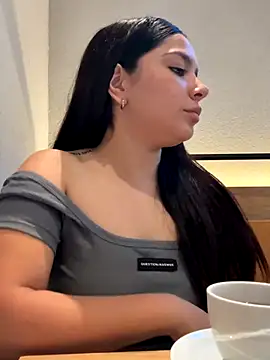 Snapshot of GODDESS_zyrene chatting on 11.17.25 GODDESS zyrene online show from 11.17.25