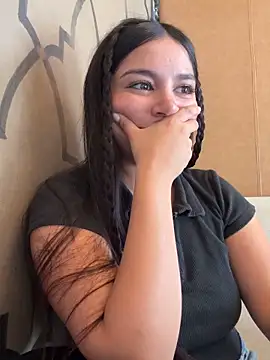 Snapshot of GODDESS_zyrene chatting on 11.18.25 GODDESS zyrene online show from 11.18.25