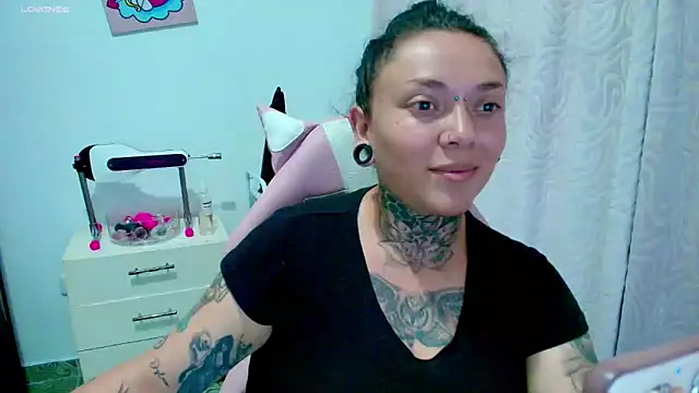 Snapshot of Elisce_cloudd chatting on 02.17.26 Elisce cloudd online show from 02.17.26