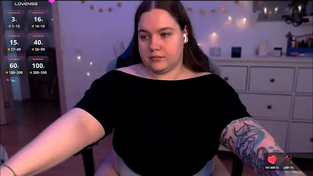 Snapshot of SummerTina chatting on 01.19.25 SummerTina online show from 01.19.25