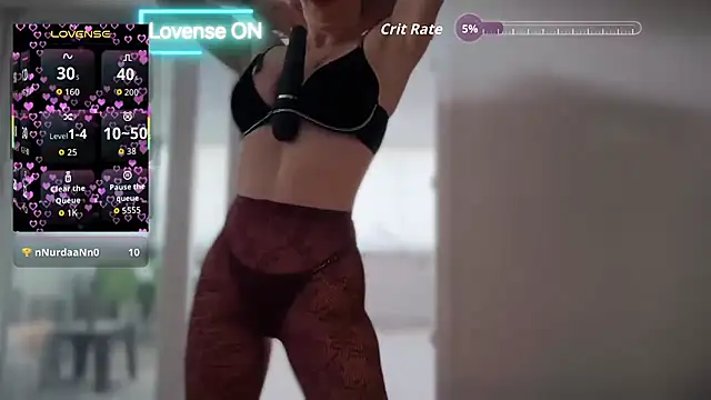 Snapshot of _Nefertiti chatting on 11.23.25 Nefertiti online show from 11.23.25