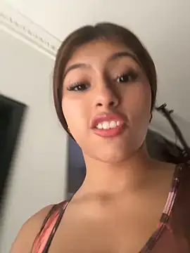 Snapshot of dafne17_ chatting on 05.21.26 dafne17 online show from 05.21.26