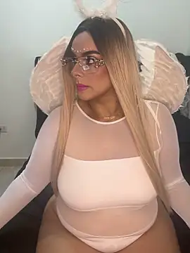 Snapshot of BBWCami_ chatting on 10.29.25 BBWCami online show from 10.29.25