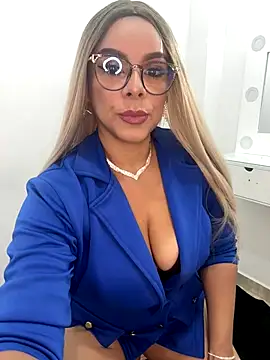 Snapshot of BBWCami_ chatting on 11.01.25 BBWCami online show from 11.01.25