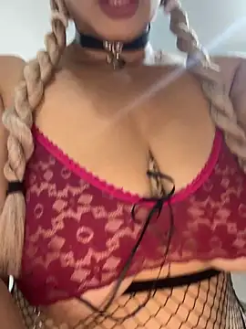 Snapshot of BBWCami_ chatting on 11.05.25 BBWCami online show from 11.05.25