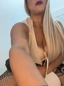 Snapshot of BBWCami_ chatting on 11.13.25 BBWCami online show from 11.13.25