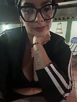 Snapshot of BBWCami_ chatting on 11.20.25 BBWCami online show from 11.20.25