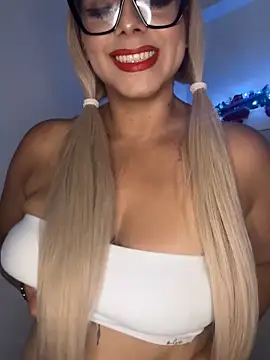 Snapshot of BBWCami_ chatting on 11.28.25 BBWCami online show from 11.28.25