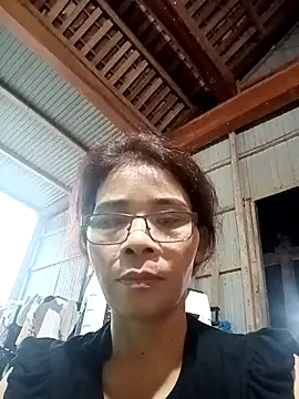 Snapshot of RizoCii chatting on 10.20.25 RizoCii online show from 10.20.25