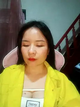 Snapshot of Listen-ly chatting on 11.05.25 Listen-ly online show from 11.05.25