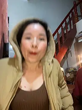 Snapshot of Listen-ly chatting on 11.19.25 Listen-ly online show from 11.19.25