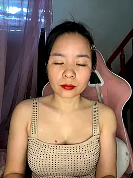 Snapshot of Listen-ly chatting on 11.21.25 Listen-ly online show from 11.21.25