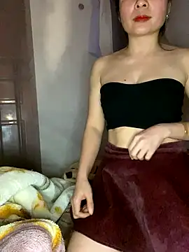 Snapshot of Listen-ly chatting on 11.21.25 Listen-ly online show from 11.21.25