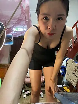 Snapshot of Listen-ly chatting on 11.22.25 Listen-ly online show from 11.22.25