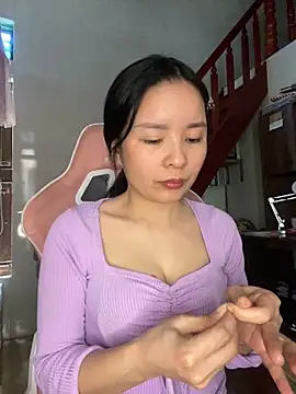 Snapshot of Listen-ly chatting on 11.30.25 Listen-ly online show from 11.30.25