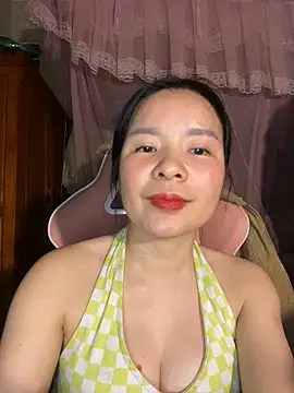 Snapshot of Listen-ly chatting on 12.01.25 Listen-ly online show from 12.01.25