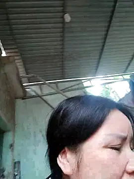 Snapshot of Listen-ly chatting on 12.04.25 Listen-ly online show from 12.04.25