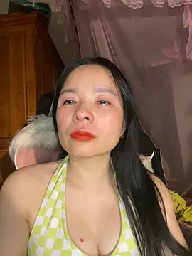 Snapshot of Listen-ly chatting on 12.16.25 Listen-ly online show from 12.16.25