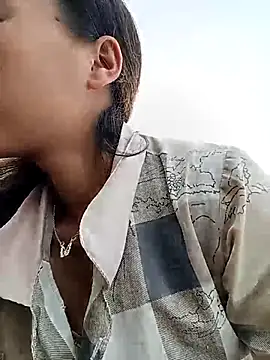 Snapshot of Nguyet2k4 chatting on 11.12.25 Nguyet2k4 online show from 11.12.25