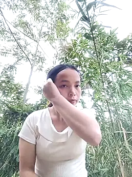 Snapshot of Nguyet2k4 chatting on 11.28.25 Nguyet2k4 online show from 11.28.25