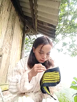 Snapshot of Nguyet2k4 chatting on 12.16.25 Nguyet2k4 online show from 12.16.25