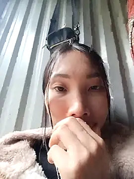 Snapshot of -Kem-01 chatting on 11.21.25 -Kem-01 online show from 11.21.25