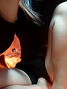 Snapshot of -Kem-01 chatting on 11.26.25 -Kem-01 online show from 11.26.25