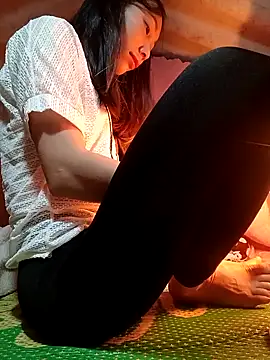 Snapshot of -Kem-01 chatting on 11.27.25 -Kem-01 online show from 11.27.25