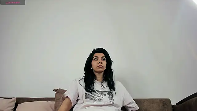 ReneeVoss online show from 04.27.26