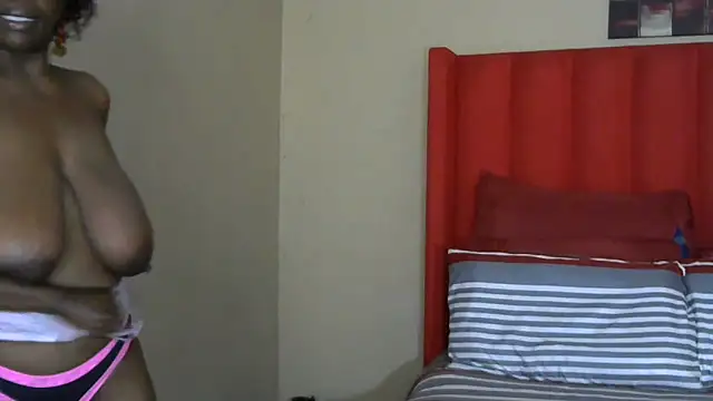 Snapshot of AfroGodesss124 chatting on 01.15.26 AfroGodesss124 online show from 01.15.26