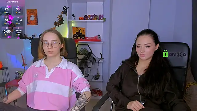 Snapshot of evalora_vei chatting on 10.30.25 evalora vei online show from 10.30.25