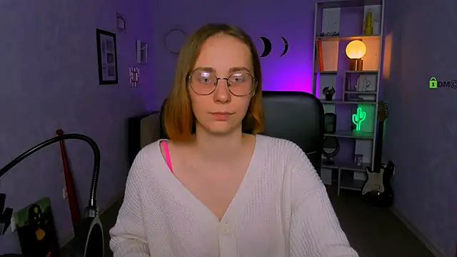 Snapshot of evalora_vei chatting on 11.07.25 evalora vei online show from 11.07.25