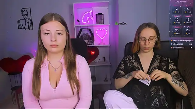 Snapshot of evalora_vei chatting on 11.11.25 evalora vei online show from 11.11.25