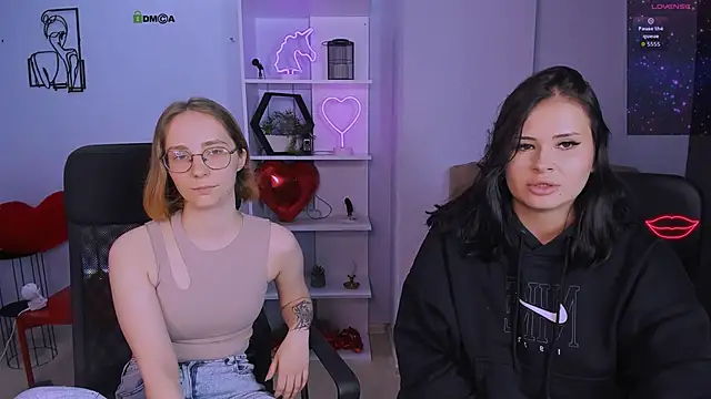 Snapshot of evalora_vei chatting on 11.13.25 evalora vei online show from 11.13.25