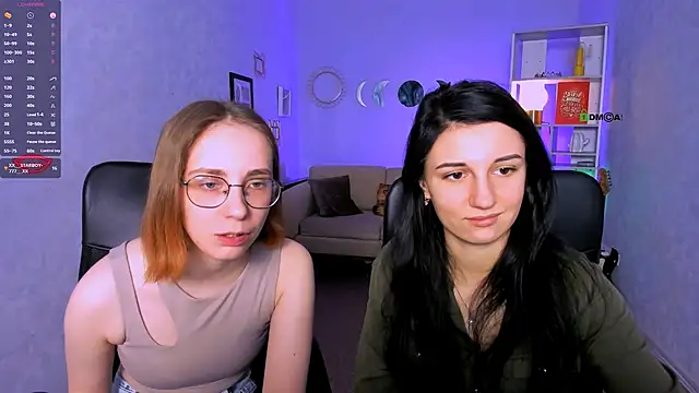 Snapshot of evalora_vei chatting on 11.21.25 evalora vei online show from 11.21.25