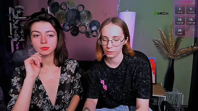 Snapshot of evalora_vei chatting on 11.22.25 evalora vei online show from 11.22.25