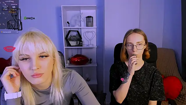 Snapshot of evalora_vei chatting on 11.23.25 evalora vei online show from 11.23.25