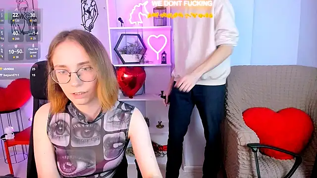 Snapshot of evalora_vei chatting on 11.30.25 evalora vei online show from 11.30.25