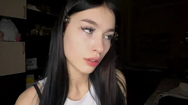 Snapshot of WinterVanessa chatting on 10.25.25 WinterVanessa online show from 10.25.25