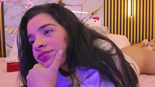 Snapshot of I_karly chatting on 11.13.25 I karly online show from 11.13.25