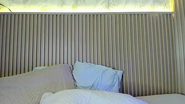 Snapshot of I_karly chatting on 11.21.25 I karly online show from 11.21.25