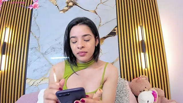 Snapshot of I_karly chatting on 11.27.25 I karly online show from 11.27.25