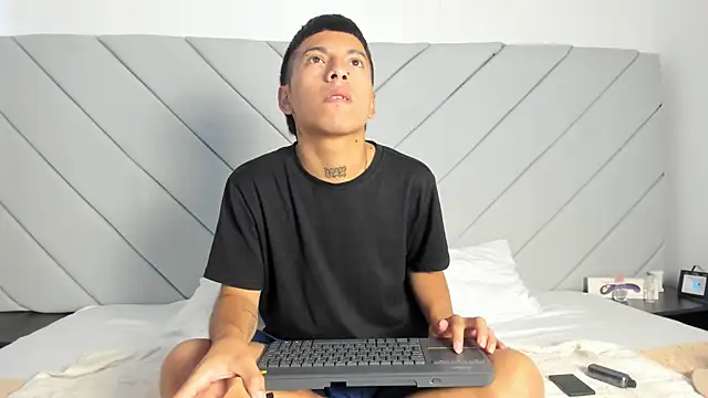 little kris1 online show from 10.25.25