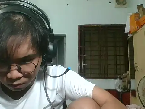 Snapshot of kave2033 chatting on 11.04.25 kave2033 online show from 11.04.25