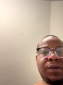 Snapshot of SincereMoneyBJ chatting on 10.19.25 SincereMoneyBJ online show from 10.19.25