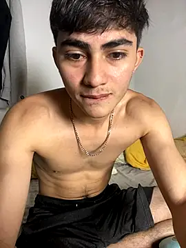 Snapshot of Myke_hotxxx chatting on 10.19.25 Myke hotxxx online show from 10.19.25