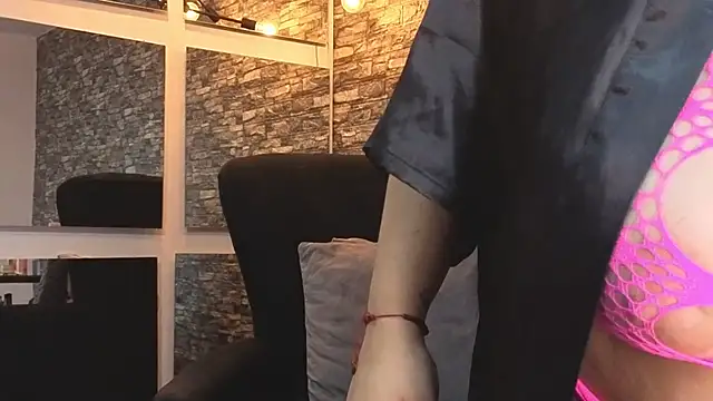 Snapshot of TokyoSky chatting on 11.06.25 TokyoSky online show from 11.06.25