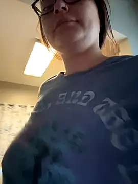 Snapshot of honeygirlox chatting on 11.06.25 honeygirlox online show from 11.06.25