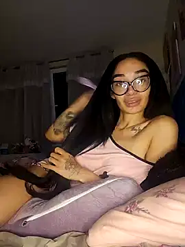 Snapshot of LucyMiax chatting on 10.19.25 LucyMiax online show from 10.19.25