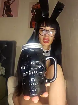 Snapshot of LucyMiax chatting on 10.31.25 LucyMiax online show from 10.31.25